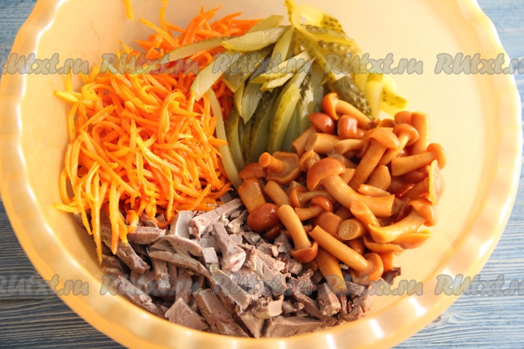 Салат с сердцем свиным и корейской морковью — рецепт с фото
