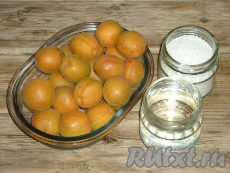 Ингредиенты для приготовления абрикосового компота на зиму.