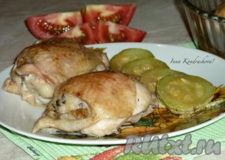 Курица, запеченная с кабачками в духовке