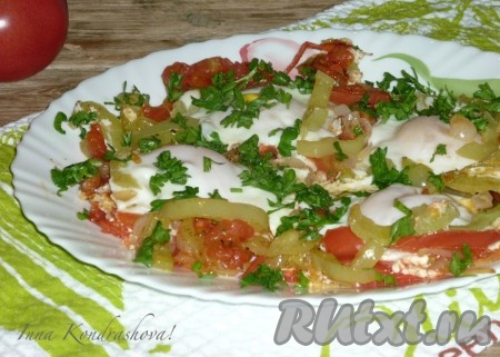 Яичница с помидорами, луком и болгарским перцем