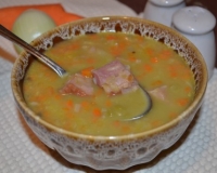 Гороховый суп с копчёными свиными рёбрышками