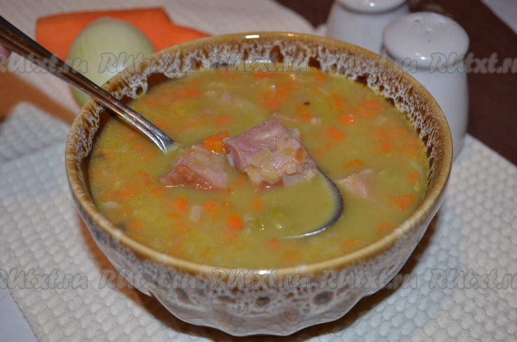 Гороховый суп в горшочке с копченостями