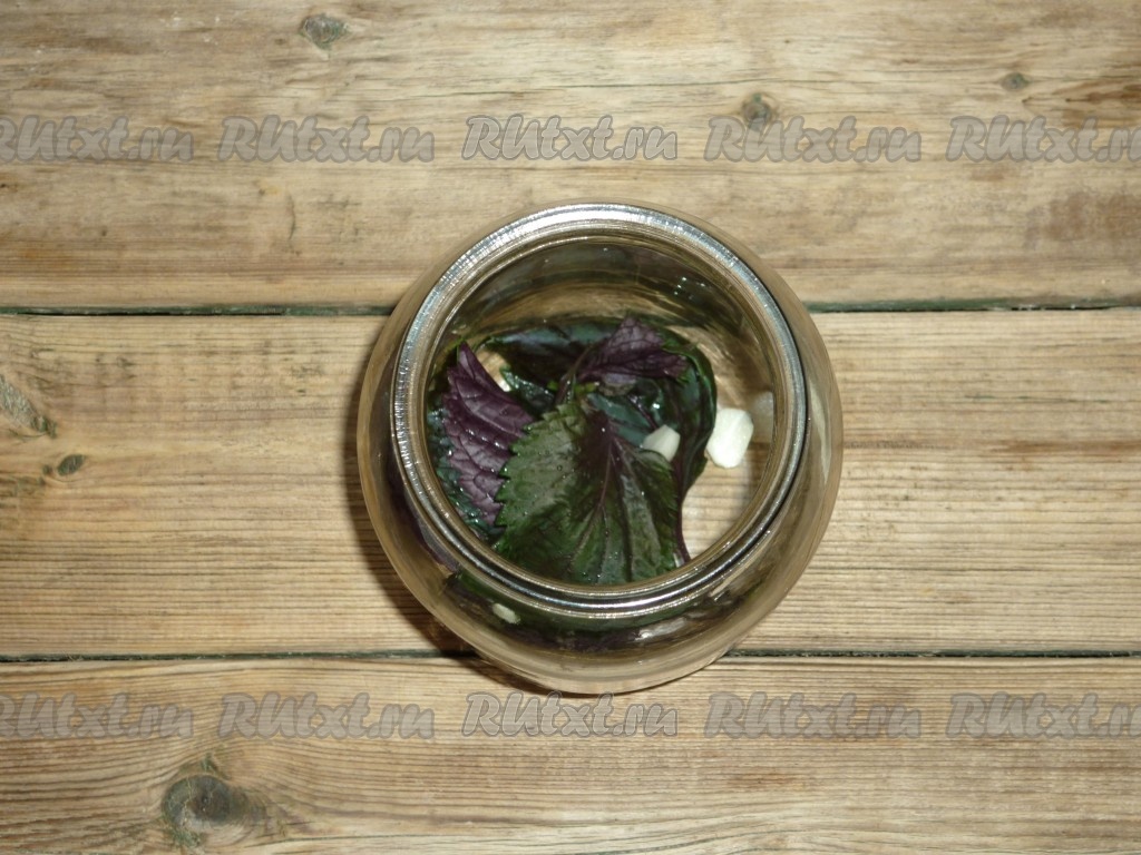 Помидоры с базиликом на зиму - 8 пошаговых фото в рецепте