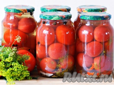 Пряные, вкусные помидоры с острым перцем на зиму готовы.
