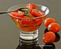 Быстрые маринованные помидоры с чесноком