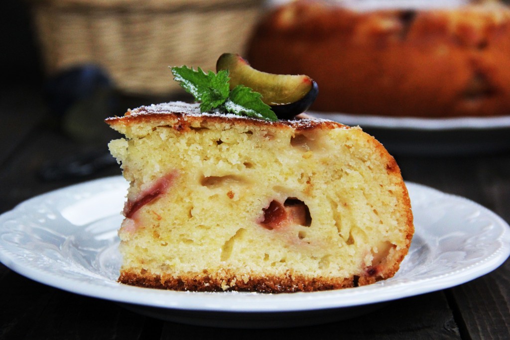 Пирог со сливами и яблоками в мультиварке - простой и вкусный рецепт с пошаговыми фото