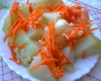 Крыжавка (маринованная четвертинками капуста) с морковью и чесноком