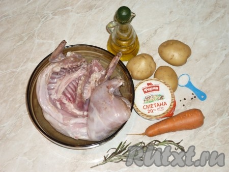 Ингредиенты для приготовления кролика с картошкой и сметаной в духовке