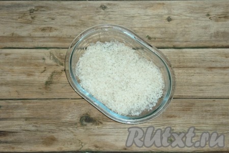 Следом в суп добавить сырой промытый рис. 