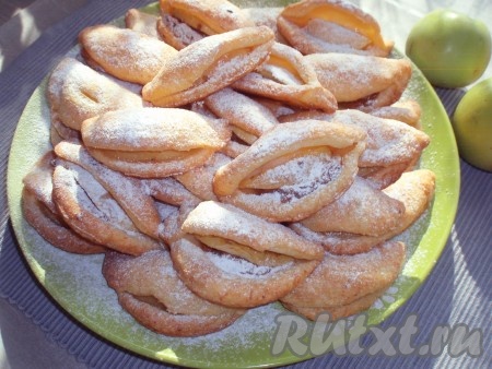 Вот такое красивое творожное печенье с яблоками и сгущенкой получилось.
