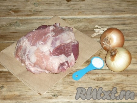 Ингредиенты для приготовления свинины с луком на сковороде