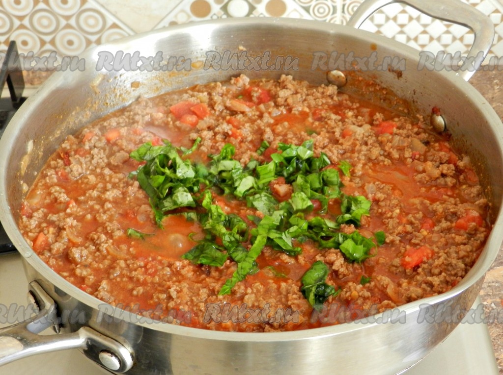 Паста с говяжьим фаршем и томатным соусом