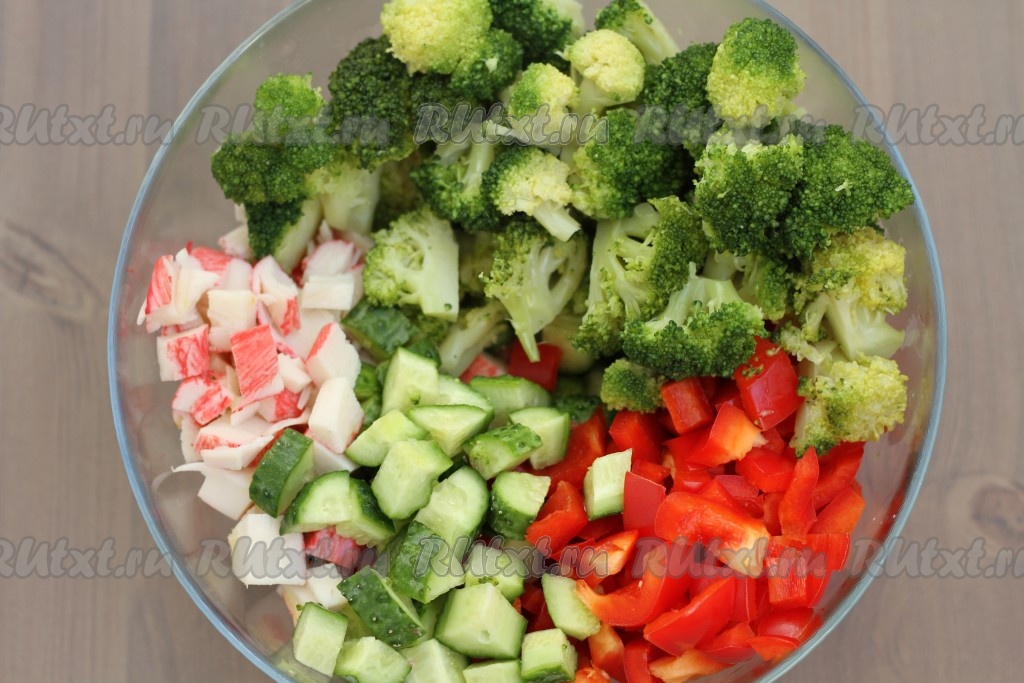 Крабовый салат с цветной капустой – кулинарный рецепт