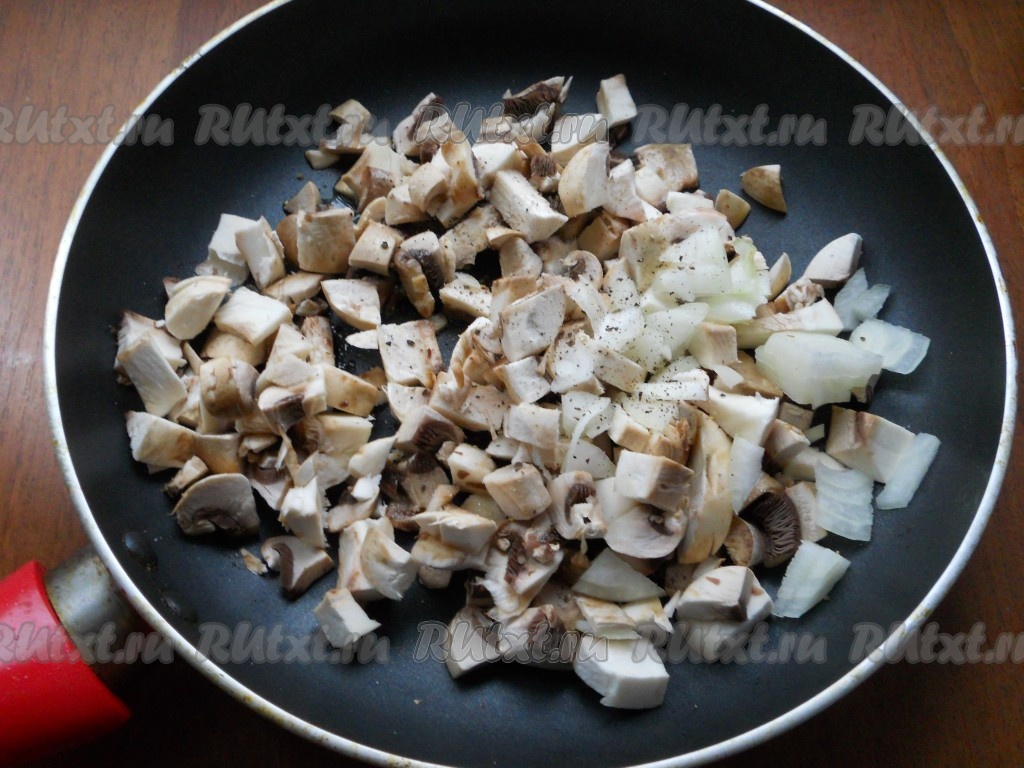 Ароматный салат из курицы с шампиньонами и грецкими орехами – пошаговый рецепт приготовления с фото