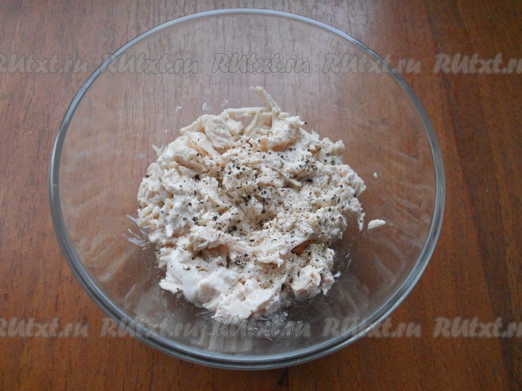 Салат с курицей, грибами и грецкими орехами — рецепт с фото пошагово