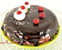 Шоколадно-вишнёвый торт со сметанным кремом