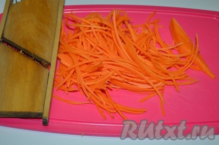 Морковь натереть на терке для крейской моркови.