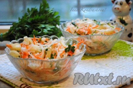 Простой, очень вкусный, сочный салат, приготовленный из дайкона с морковью и майонезом, разложить по салатницам и можно подавать на стол. Этот аппетитный салатик прекрасно разнообразит меню!