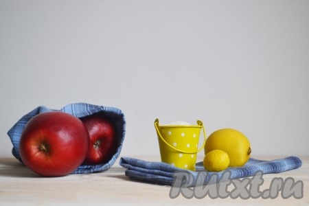 Подготовить необходимые ингредиенты для приготовления яблочного мармелада на зиму в домашних условиях. 