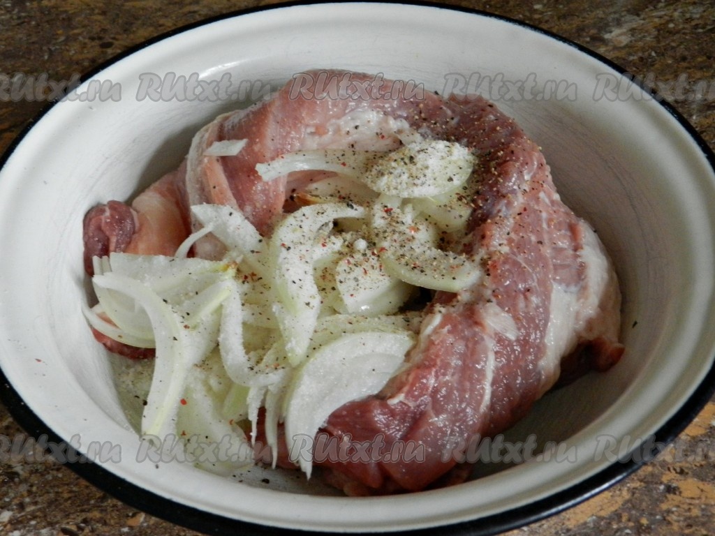 Как приготовить Запеченный мясной рулет из свиной грудинки в духовке просто рецепт пошаговый