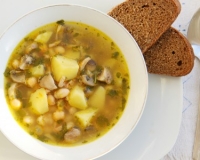 Фасолевый суп с грибами