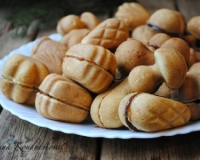 Печенье "Орешки" в форме на газе