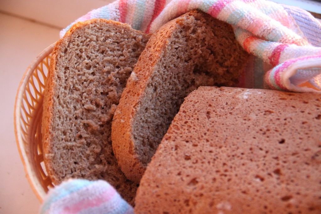 Пшенично-ржаной хлеб на прессованных дрожжах в духовке