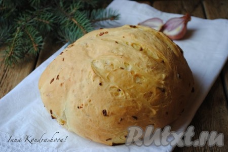 Выпекать луковый хлеб в разогретой до 180 градусов духовке 35-40 минут, до красивого румяного цвета. Время выпечки будет зависеть от Вашей духовки. 
