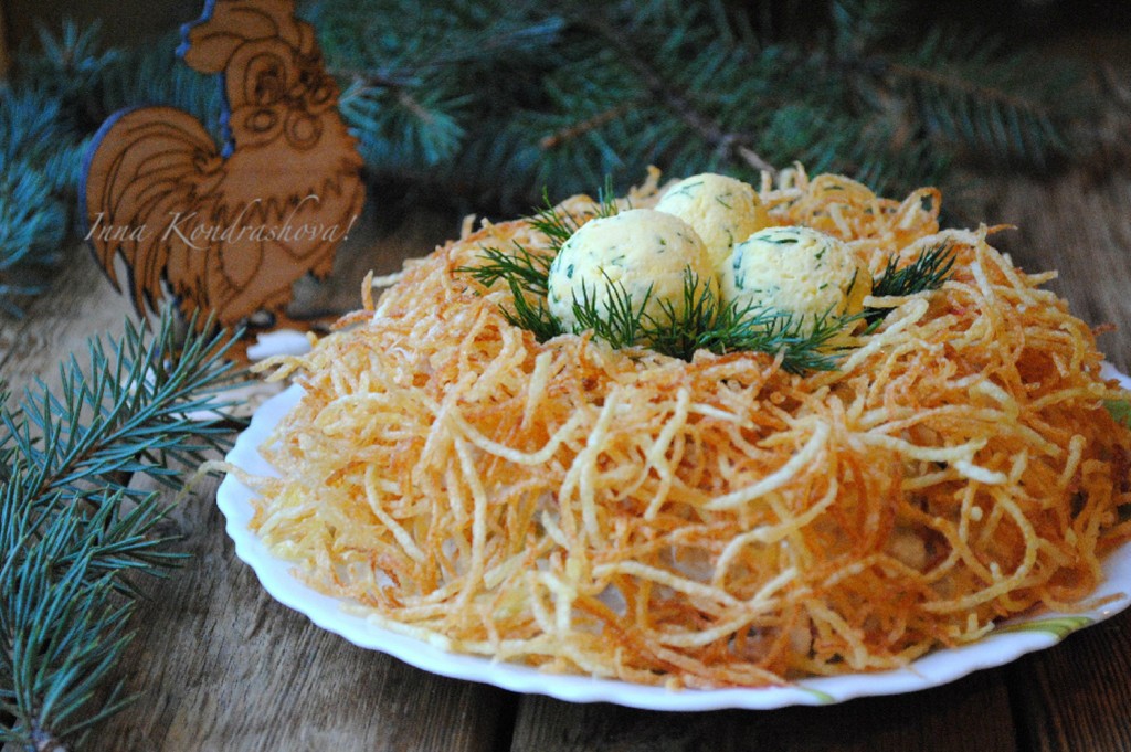 Салат «Гнездо» с копченой курицей и перепелиным яйцом – пошаговый рецепт приготовления с фото