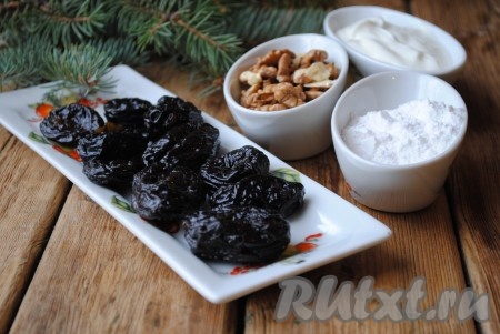 Ингредиенты для приготовления десерта "Чернослив с грецкими орехами в сметане" 