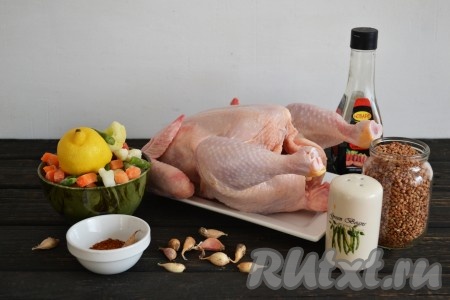 Подготовить необходимые ингредиенты для приготовления курицы, запеченной в тесте.