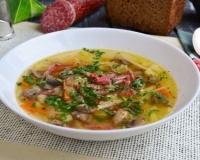 Рецепт супа с колбасой и грибами