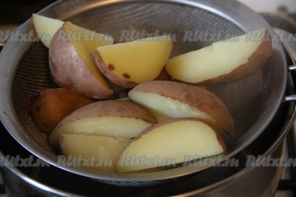 Запеченный отварной картофель