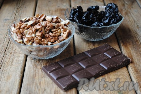 Ингредиенты для приготовления чернослива с грецкими орехами в шоколаде 