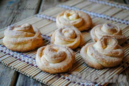 Печенье из творога и сливочного масла "Розочки" получается мягким, ароматным, оно, наверняка, придётся по вкусу всей семье!