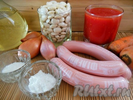 Вот такие продукты потребуются для приготовления фасоли с сосисками в томатном соусе 