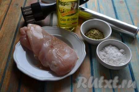 Подготовить необходимые продукты для приготовления диетического куриного филе в фольге в духовке 