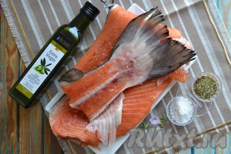 Подготовить необходимые ингредиенты для запекания хребта лосося в духовке
