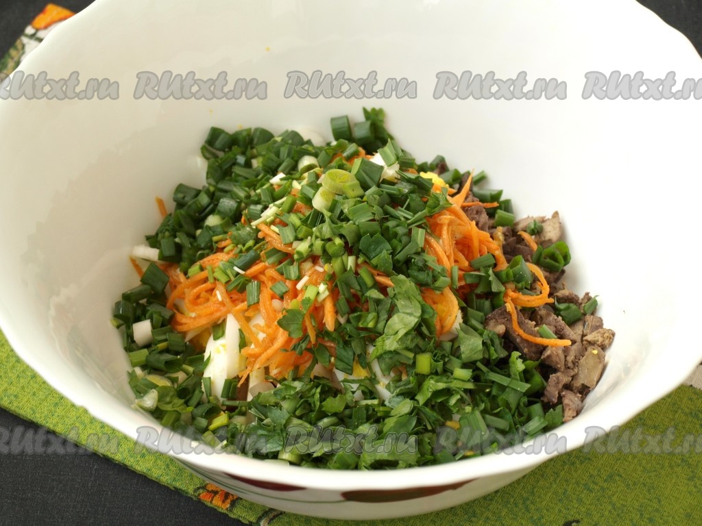 Салат с корейской морковкой и печенью — рецепт салата с фото