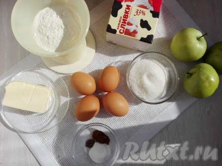 Продукты для приготовления эльзасского яблочного пирога.