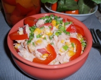 Салат с тунцом, кукурузой и болгарским перцем