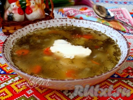 Подать такой полезный овощной суп с куриной грудкой очень вкусно со сметаной.
