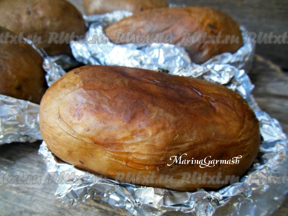 Молодой картофель, запеченный в кожуре в духовке