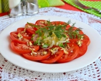 Салат с помидорами с соевым соусом