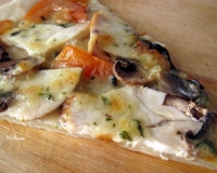Рецепт пиццы с курицей и сыром