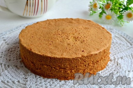 Замечательный, нежный и вкусный простой бисквит для торта готов к использованию или употреблению. Рецепт очень удачный, обязательно приготовьте!
