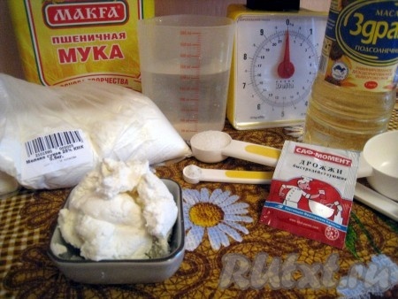 Ингредиенты для приготовления творожного хлеба в хлебопечке.
