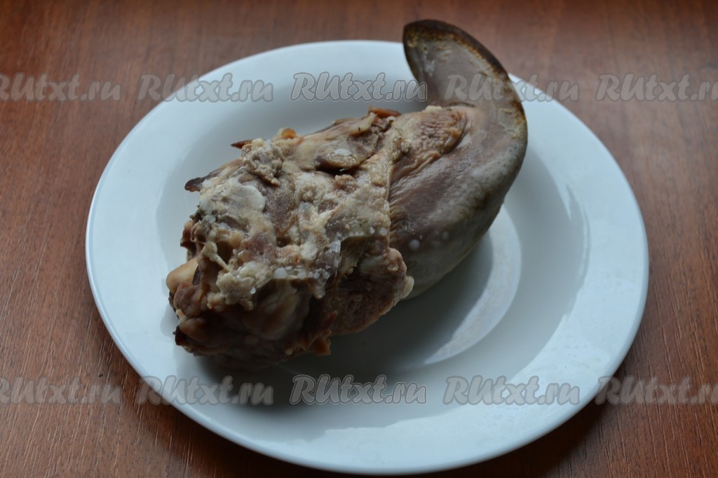 Свиной язык в сметанном соусе (тушеный) — рецепт с фото пошагово