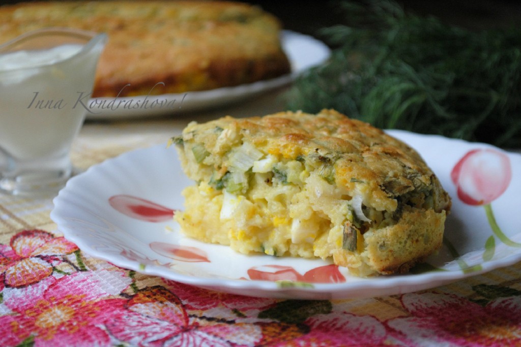 Заливной пирог с луком и яйцами