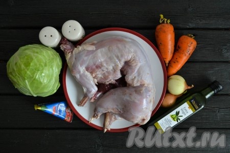 Подготовить необходимые ингредиенты для приготовления кролика, тушеного с капустой.